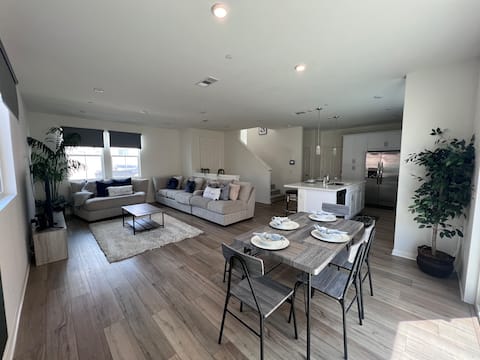 Beautiful Cozy Home in Lake Elsinore.