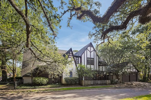 3+ BR Hospitality Haven, Sleeps 12, Heated Pool!