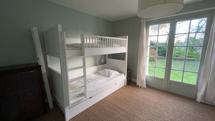 ห้องนอนที่ 1 ที่ชั้นล่าง
เตียงสองชั้น