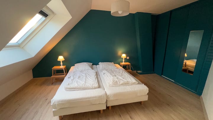 ห้องนอนที่ 3 (พื้น)
เตียงเดี่ยว 2 หลังที่สามารถปรับให้เป็นเตียงคู่ได้ 