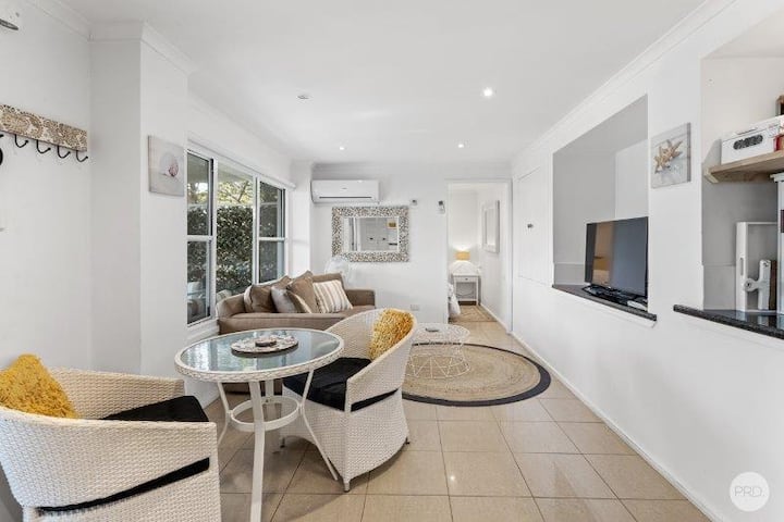 Amore At The Beach Garden Apartment At Dutchies - Nelson Bay