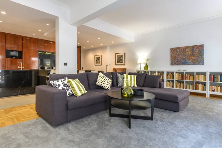 Modern Two-Bedroom In Kolonaki | Peridot – Homes