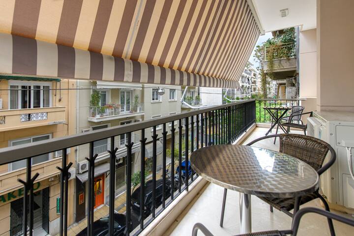 Modern Two-Bedroom In Kolonaki | Peridot – Homes gallery image 4