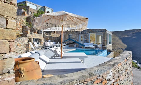 Luxurious Villa Luna with pool, sea & sunset view