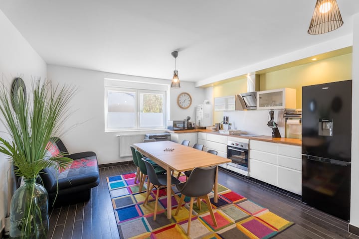 Spacious 120m² - 3 bedrooms - 9 people - 4 TVs - Streaming