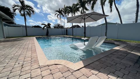 King Bed Home by the Bay FAST WI-FI & Coffee