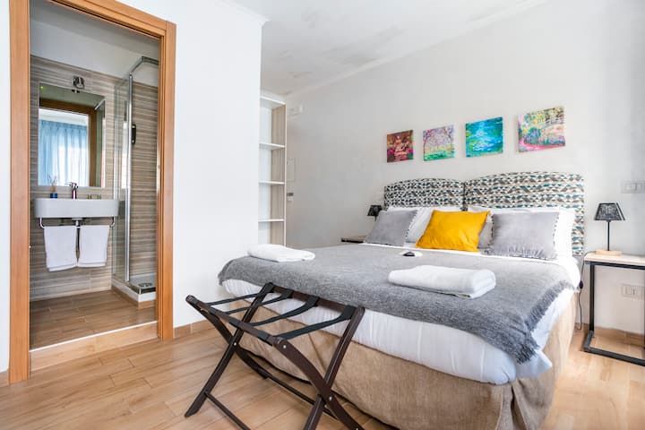 Dhomë gjumi 1- dhomë gjumi dopio me banjë brenda 