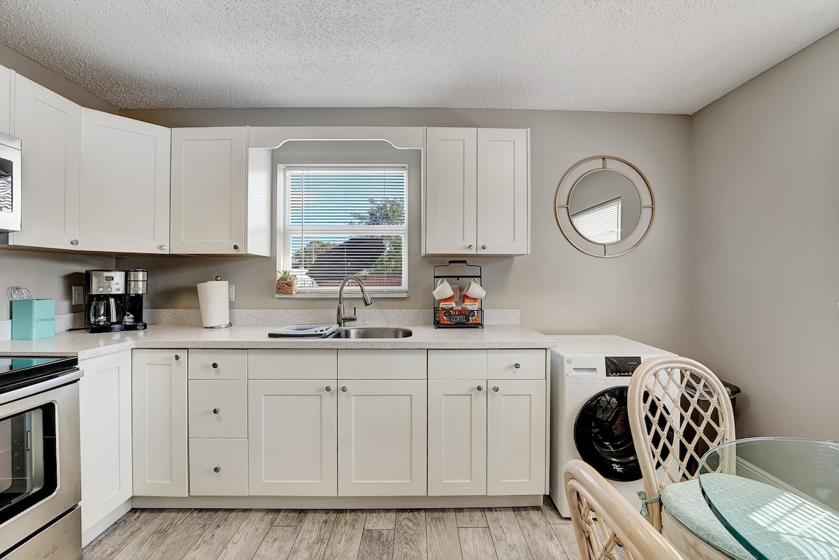 Full kitchen image 1