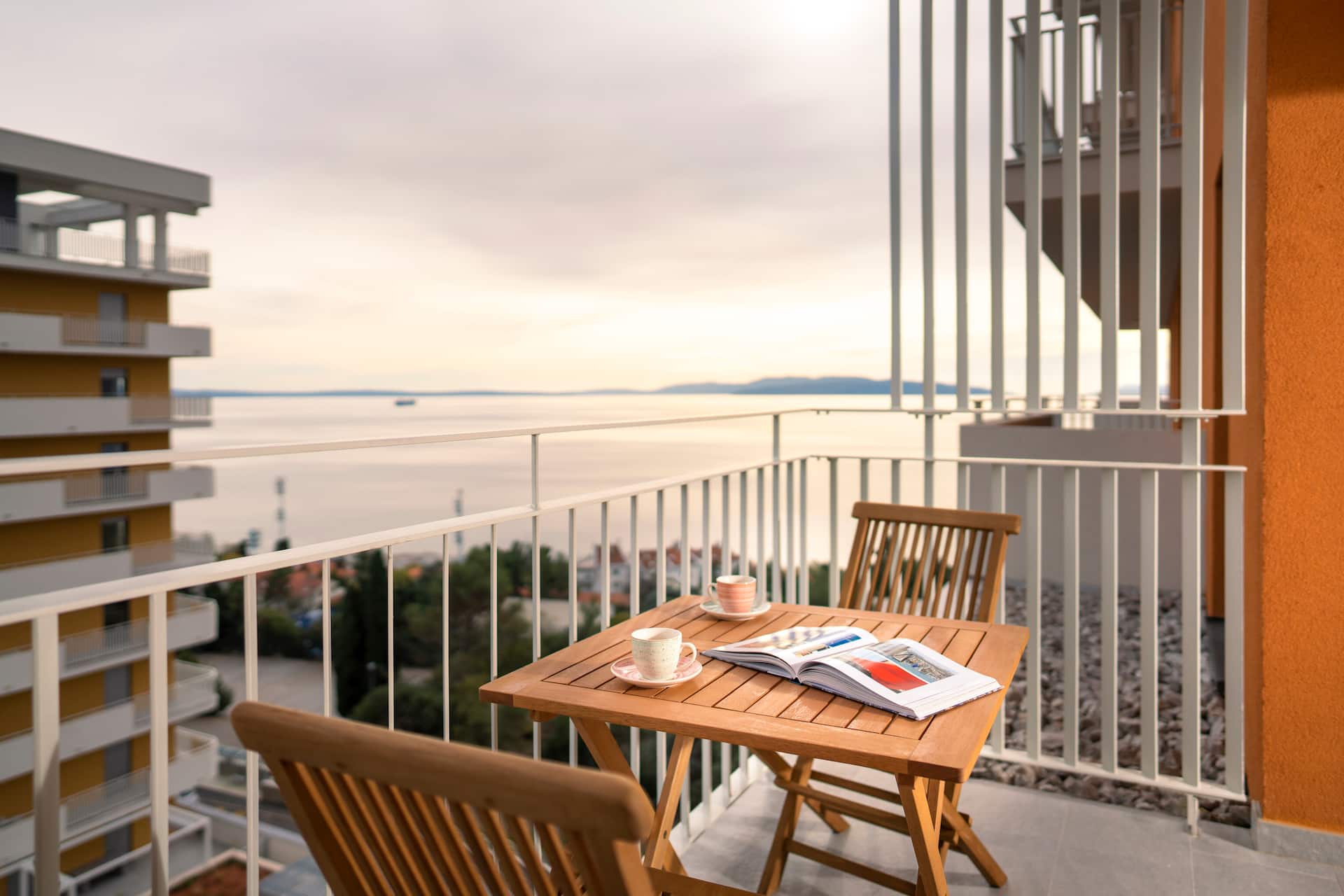 Modern Sea View Flat with Free Garage