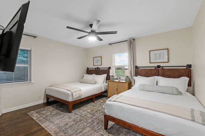 เตียงควีนไซส์สะอาดสบายสำหรับการนอนหลับที่ดี