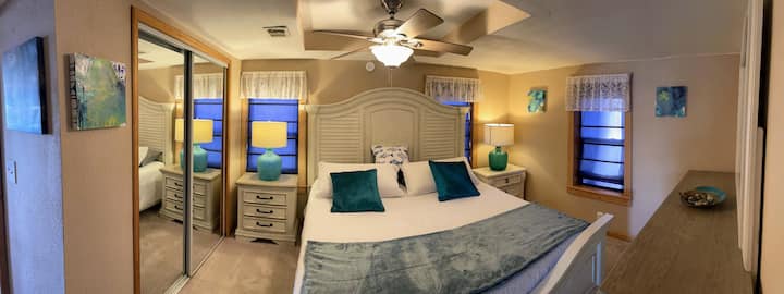 Основен апартамент с двойно легло king size и прилежаща баня и тоалетна.