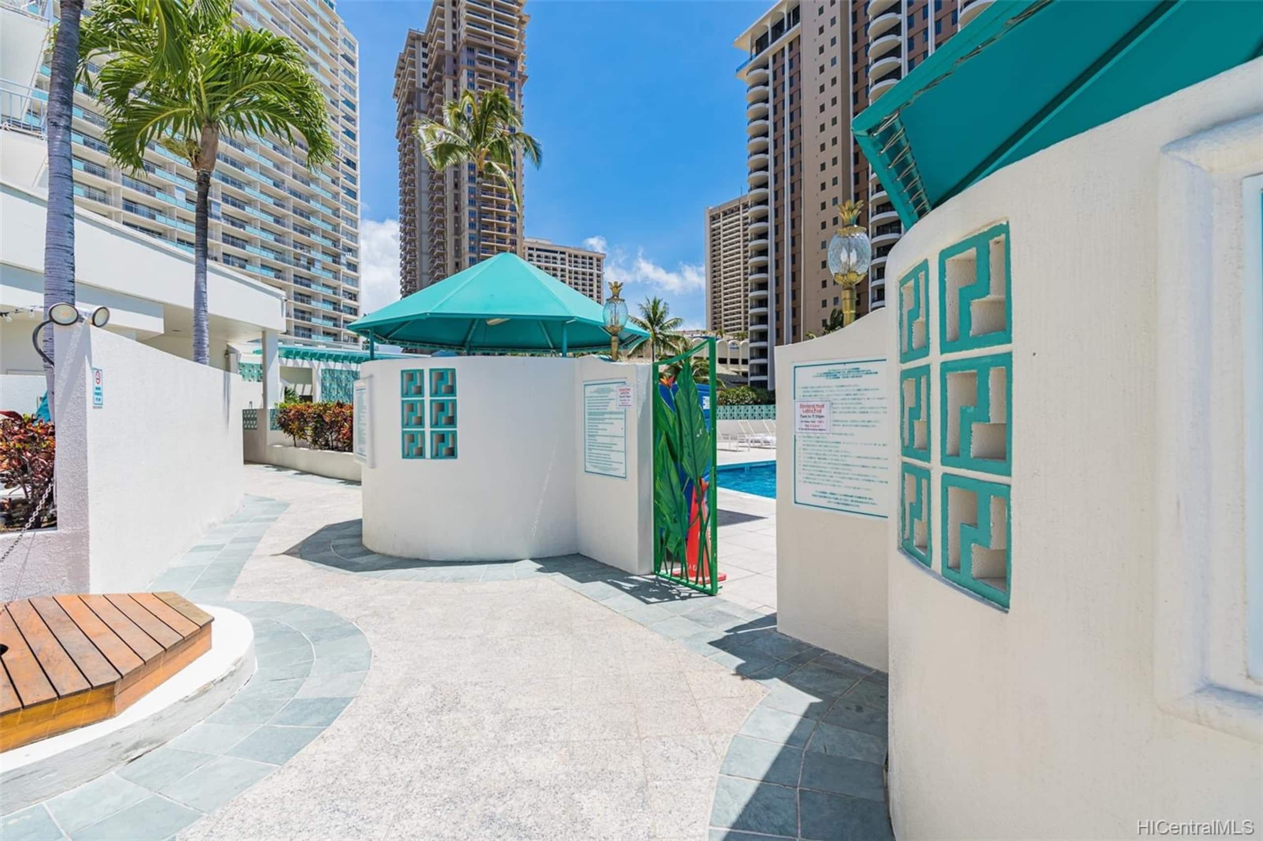 Condo in Honolulu · ★4.78 · Studio · 3 beds · 1 bath - Image 21