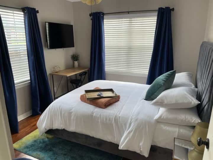 Cozy 2 Bedroom, Just Like Home! - Houston, TX