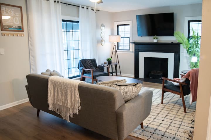 Relaxing Retreat • Pool Table • Fire Pit • 2 King