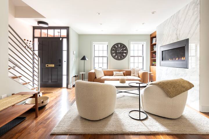 Luxurious & Spacious Townhome gallery image 2