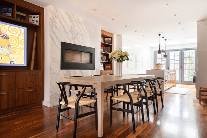 Luxurious & Spacious Townhome gallery image 3