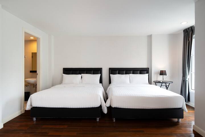 Breezy Haus in Asoke: Pool, walk to BTS/MRT: Spc I gallery image 3