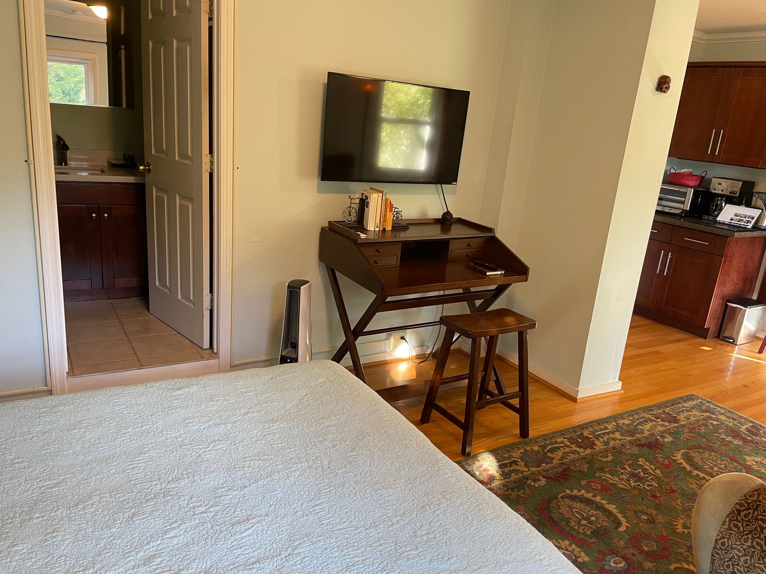 Home in San Francisco · ★4.89 · 1 bedroom · 1 bed · 1 bath - Image 3