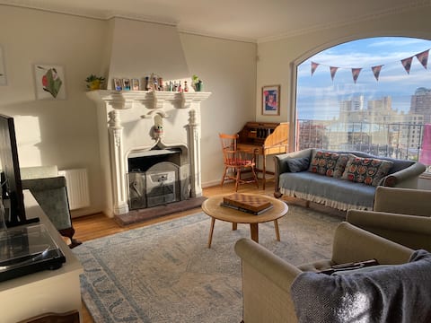House with panoramic views in excellent location