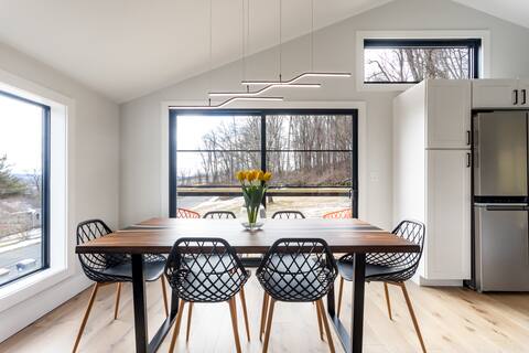 Gorgeous Modern New Ranch near Rail Trail!