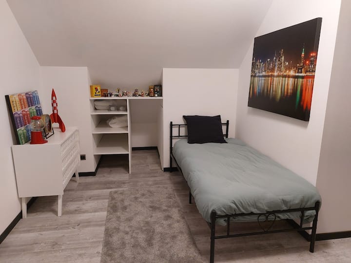 მე-2 საძინებელი - 14 მ2 - 2 საწოლი