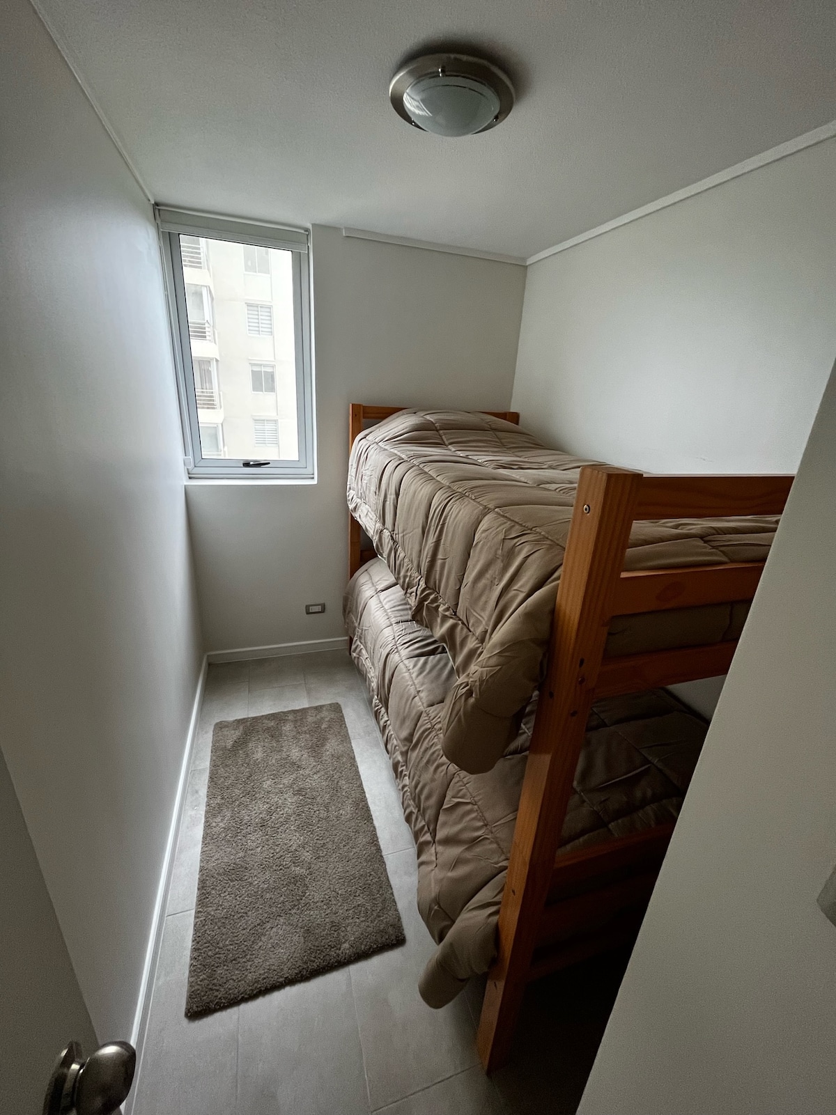 القطعة الثالثة مع مقصورة بمقعد واحد.