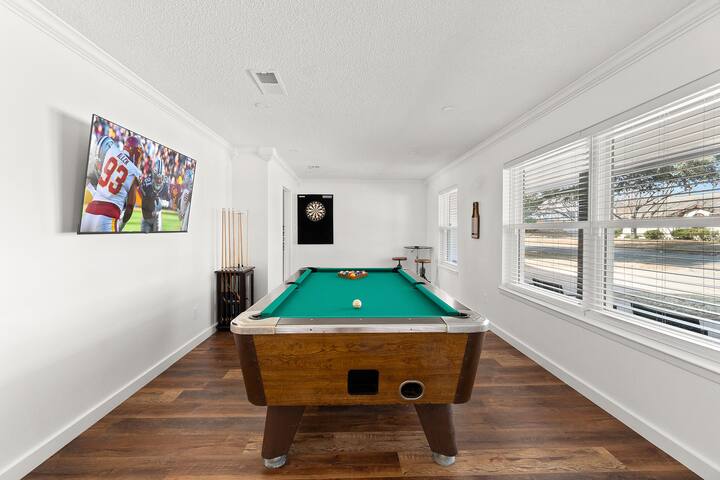 Spacious 6BR by AT&T Stadium Stockyard Heated Pool gallery image 2