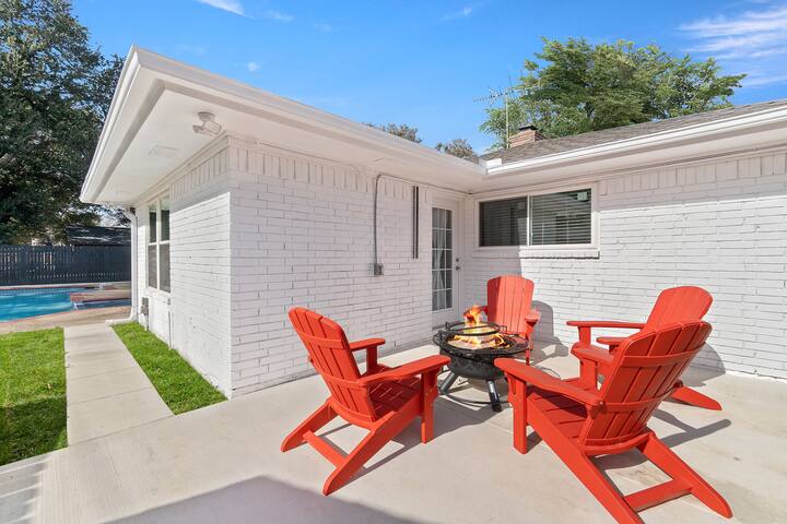 Spacious 6BR by AT&T Stadium Stockyard Heated Pool gallery image 5