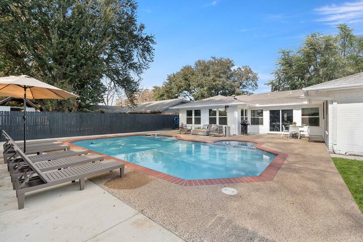 Spacious 6BR by AT&T Stadium Stockyard Heated Pool