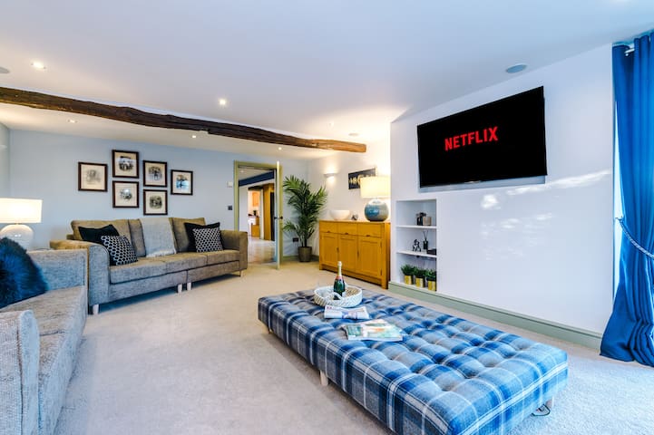 ⁨53 Degrees Property⁩ managed Airbnb listing 2