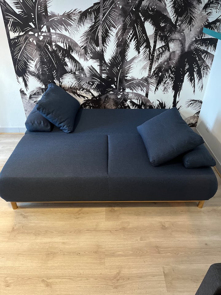 Appart Cosy, Terrasse — Paris & Disneyland 20min - Ibis Marne la Vallée Noisy
