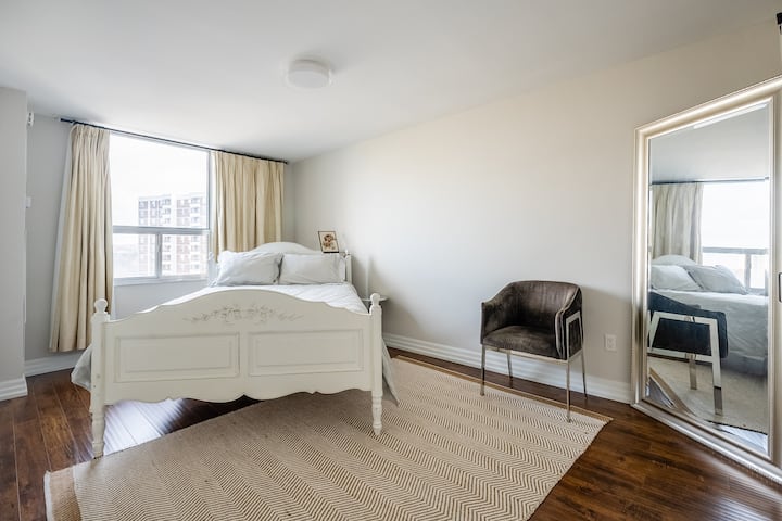 Dysheku kryesor i dhomës së gjumit është koleksioni i nënshkrimit 'nga katër stinët në shtëpi (Four Seasons Hotel)