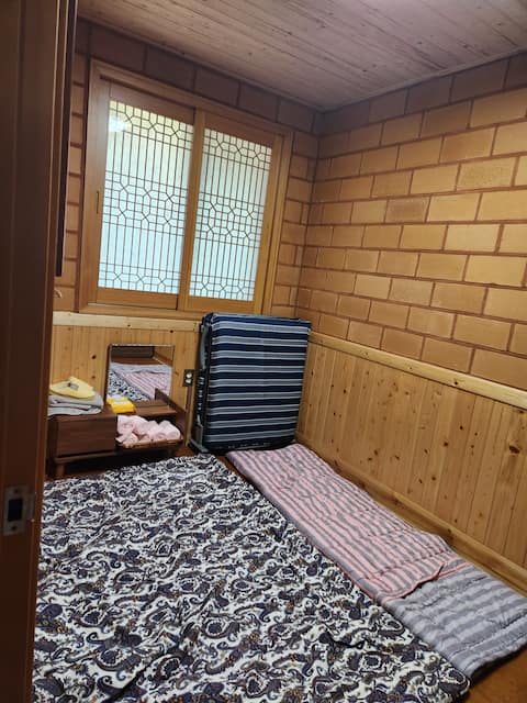 A space for healing and recovery, <Yeon's Tile House>