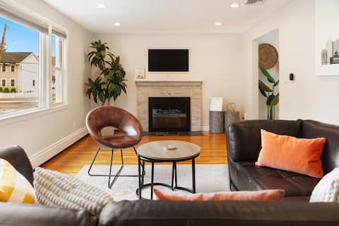 Quiet, Modern Home Near Boston for Family/Friends