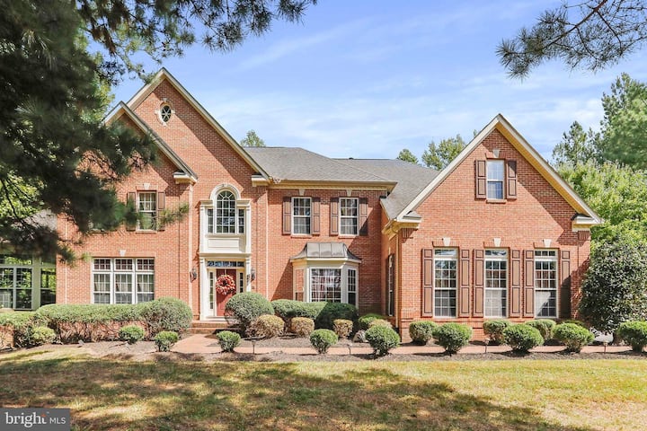 Private Room & Bath In Luxury Home (3 Rooms Open) - Manassas, VA