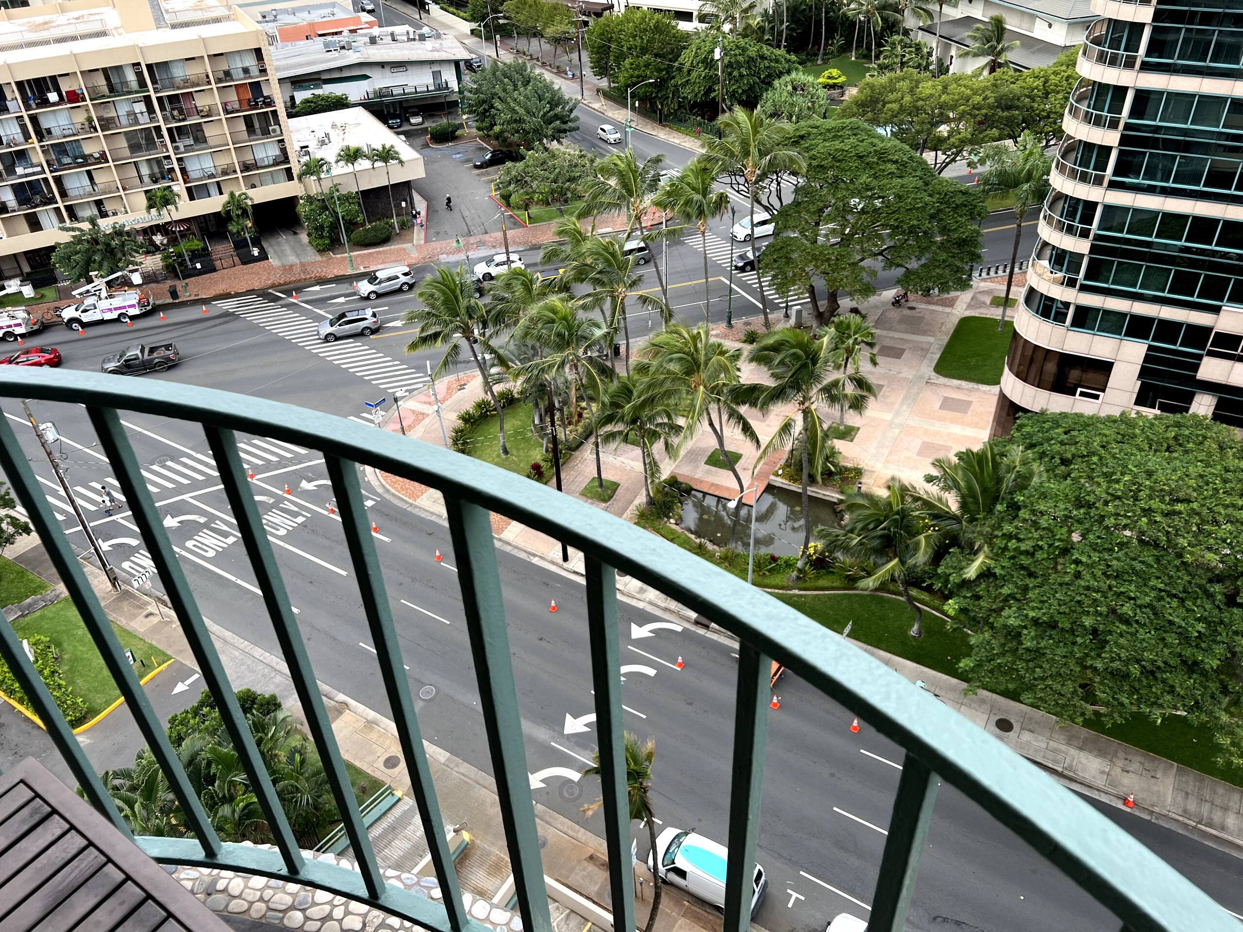 Condo in Honolulu · ★4.66 · 2 bedrooms · 4 beds · 1 private bath - Image 8
