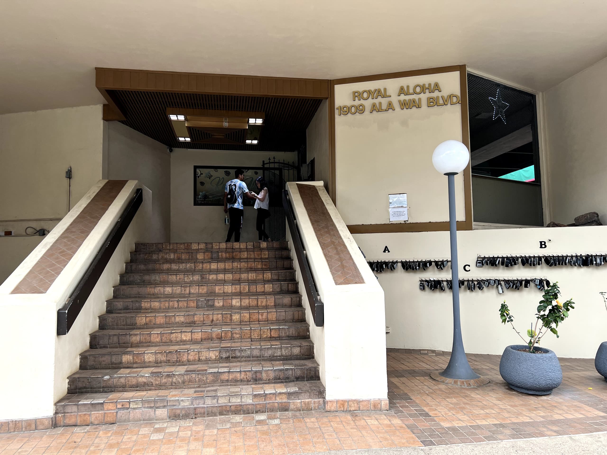 Condo in Honolulu · ★4.66 · 2 bedrooms · 4 beds · 1 private bath - Image 10