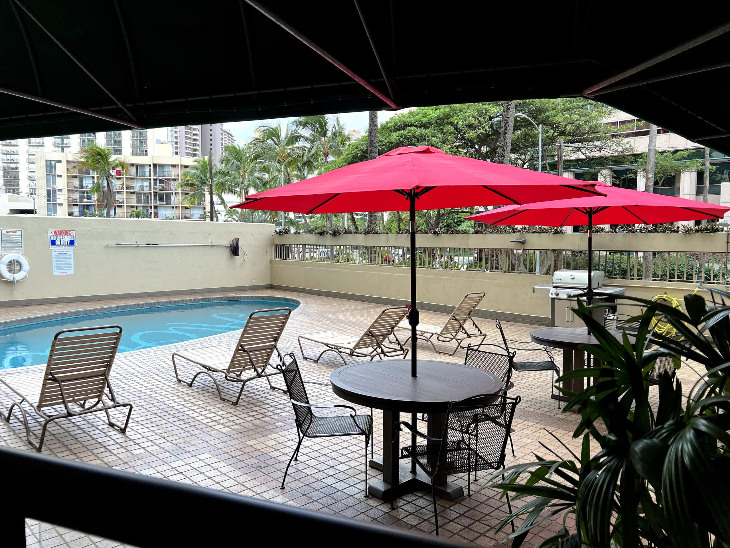 Condo in Honolulu · ★4.66 · 2 bedrooms · 4 beds · 1 private bath - Image 13