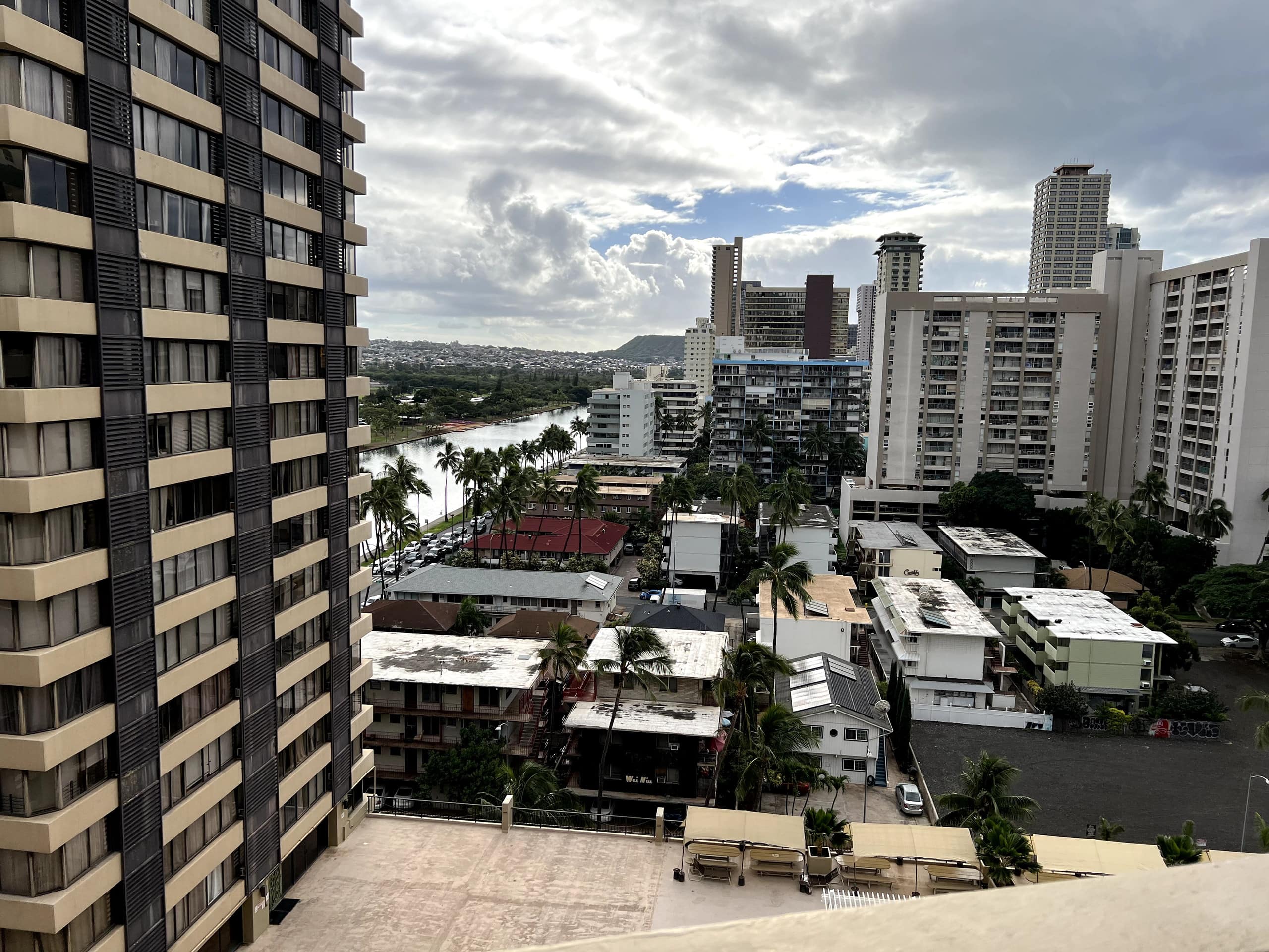 Condo in Honolulu · ★4.66 · 2 bedrooms · 4 beds · 1 private bath - Image 14