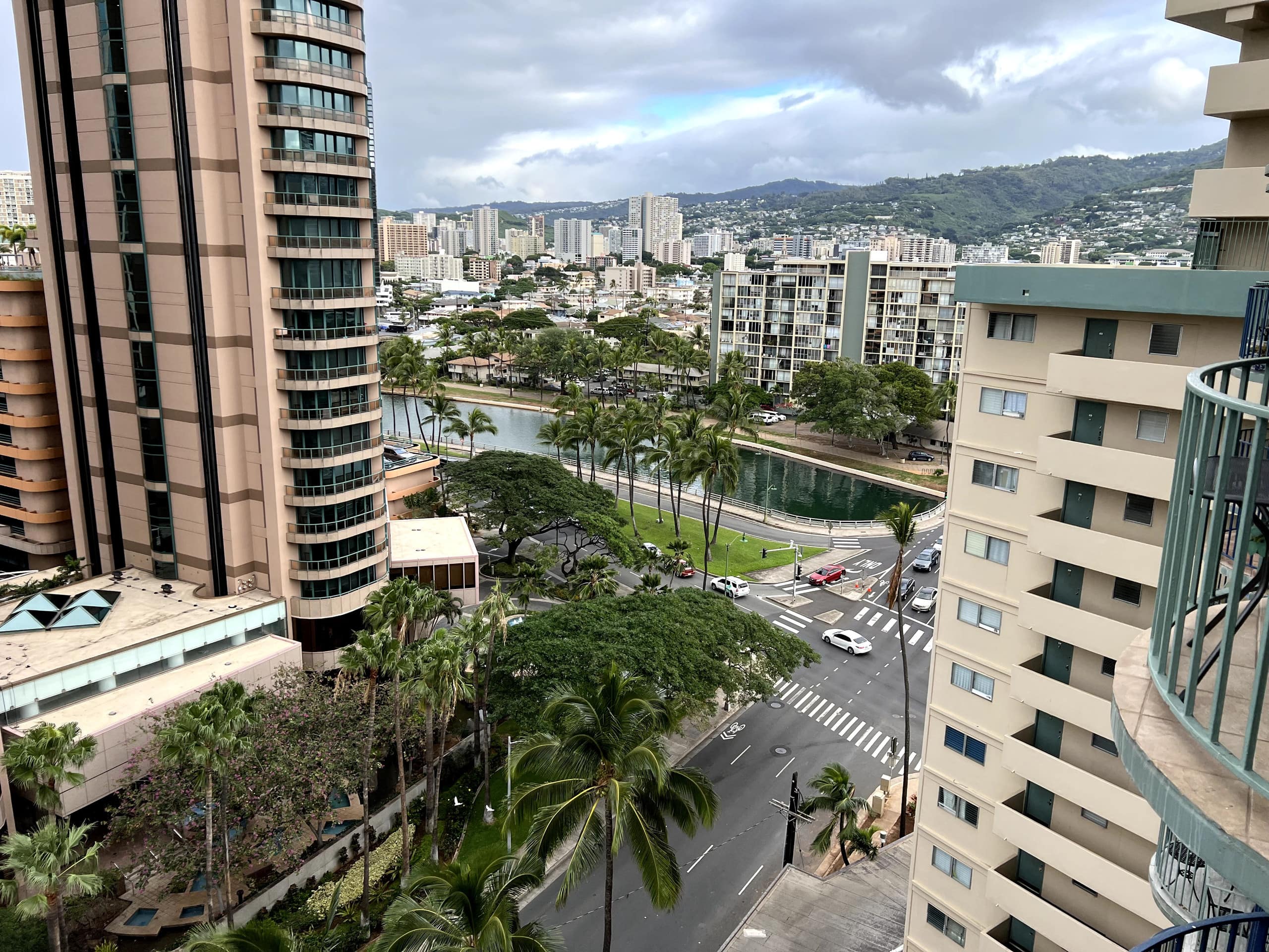 Condo in Honolulu · ★4.66 · 2 bedrooms · 4 beds · 1 private bath - Image 15