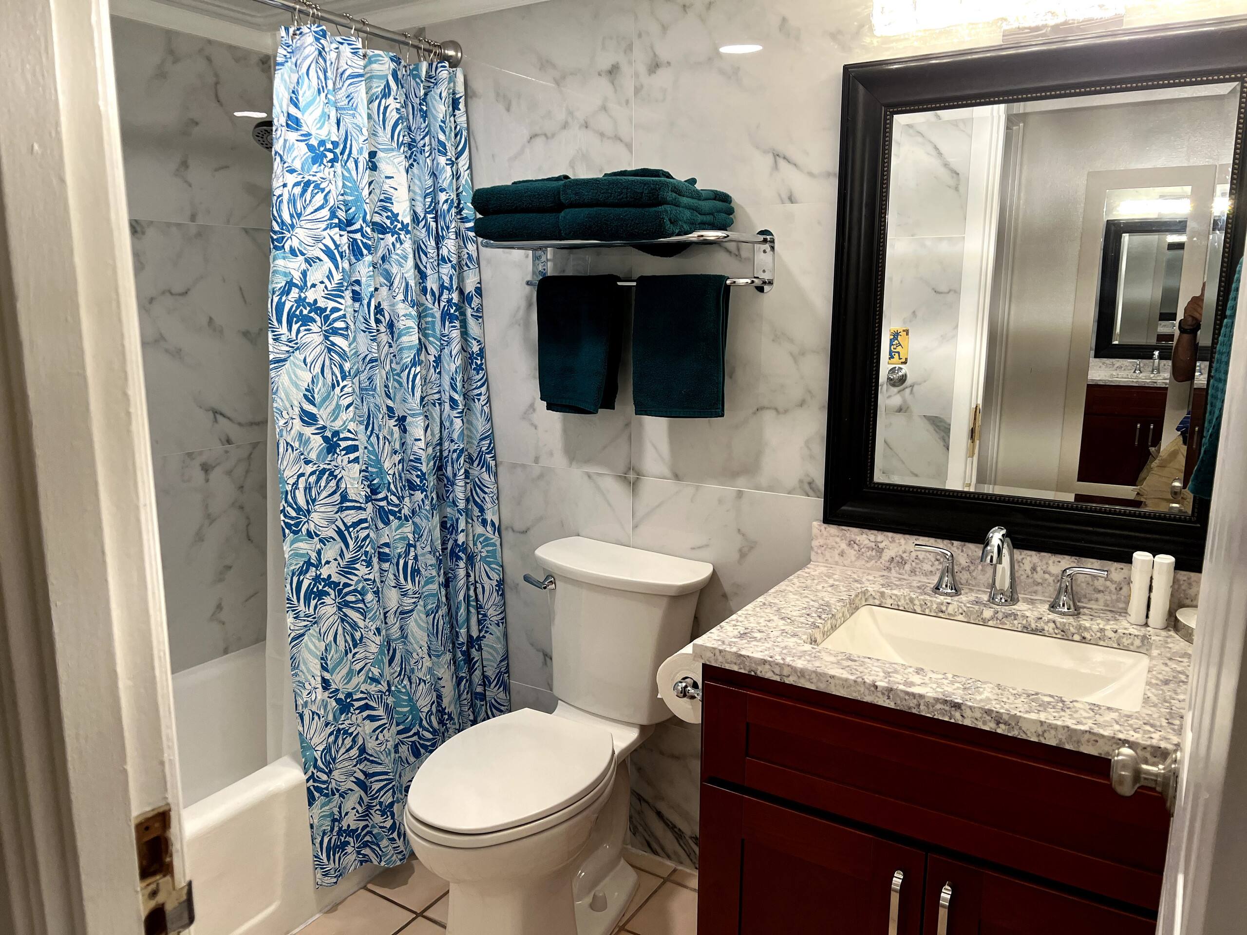 Condo in Honolulu · ★4.66 · 2 bedrooms · 4 beds · 1 private bath - Image 6