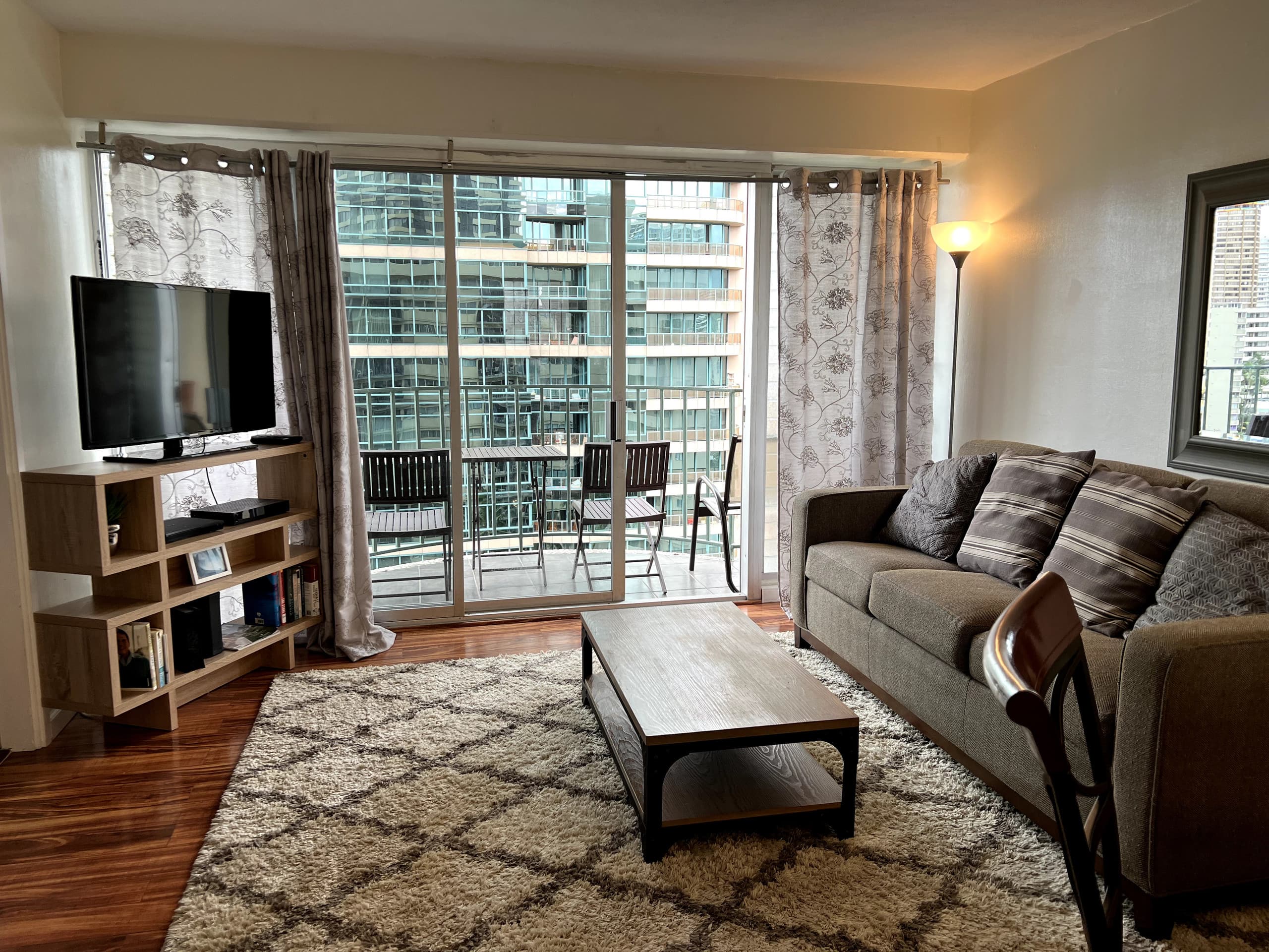Condo in Honolulu · ★4.66 · 2 bedrooms · 4 beds · 1 private bath - Image 1