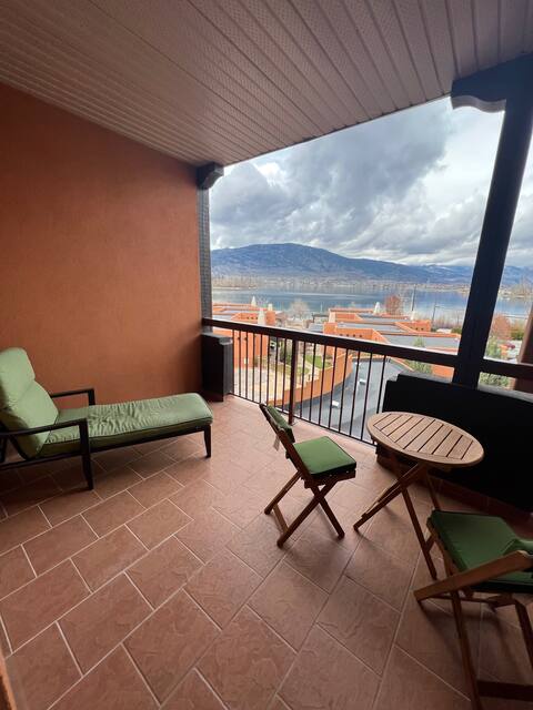 Lakeshore Villas - Three Bedroom Lake Front Condo