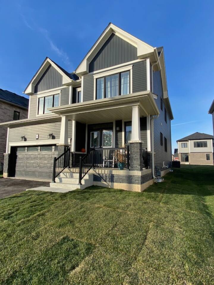 Cozy new home close to Niagara Falls Houses for Rent in Thorold