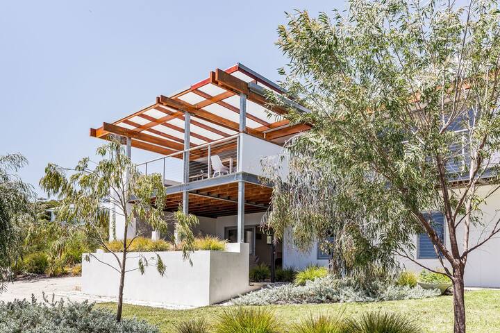 Shore House – Eagle Bay gallery image 2