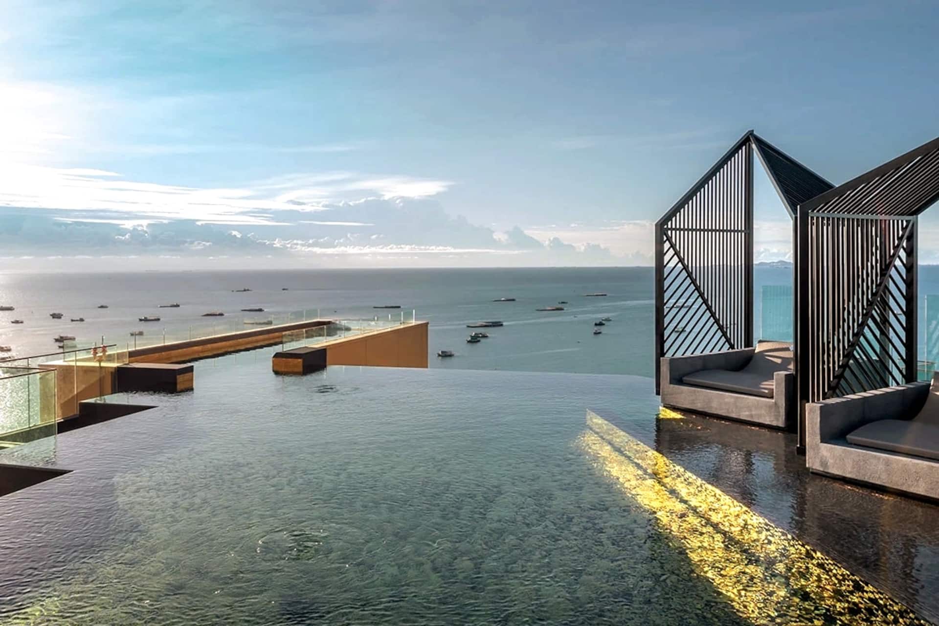 Deluxe Central Pattaya 1BR with Seaview