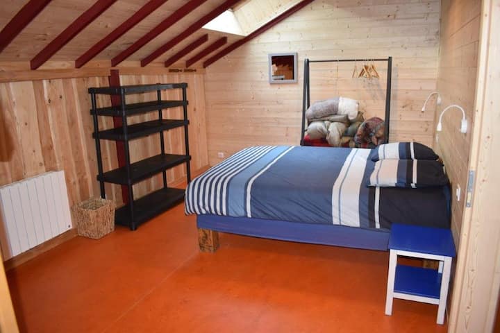 Chambre 2 :
1 x lit de 160 x 200 cm 
