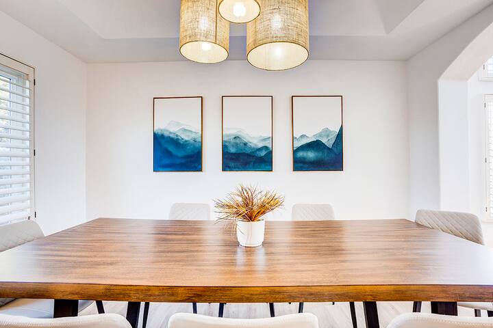 Impressive Big Family 6Bed/4BaPOOL 10min LV Strip gallery image 5