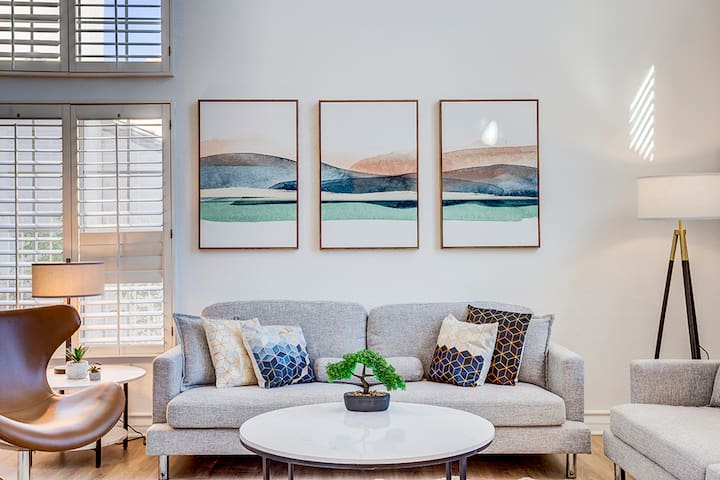 Impressive Big Family 6Bed/4BaPOOL 10min LV Strip gallery image 3