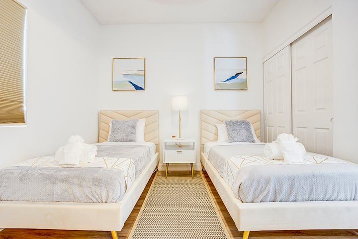 Dormitorio 1: 2 lujosas camas individuales de espuma viscoelástica.